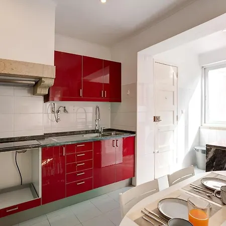 Bright Tailor Made Flat With Ac In Areeiro *