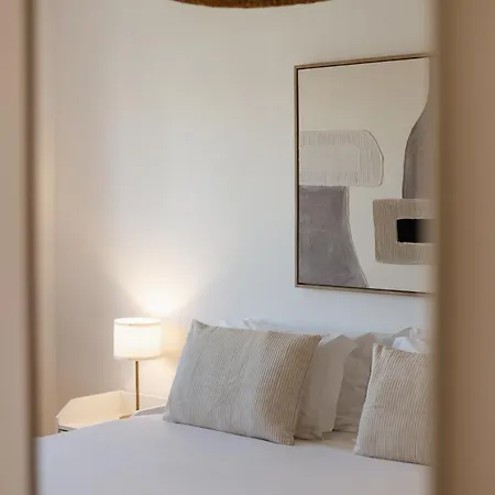 Bright Tailor Made Flat With Ac In Areeiro Διαμέρισμα