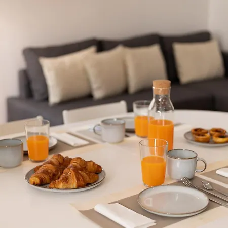Bright Tailor Made Flat With Ac In Areeiro
