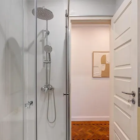 Bright Tailor Made Flat With Ac In Areeiro Apartmán